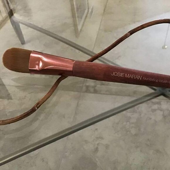 Josie Maran Foundation Brush #001  / FULL SIZE / BRAND NEW - Picture 5 of 5